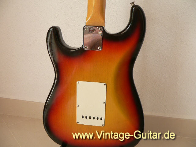 Fender Stratocaster 1965 sunburst b.jpg